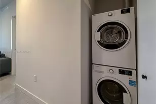 121 NE 5th St, Miami, FL 33132 - Photo 24
