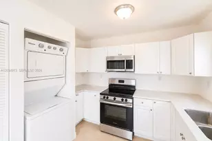 10595 SW 171st St, Miami, FL 33157 - Photo 2