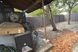 1143 NW 27th St, Miami, FL 33127 - Photo 6