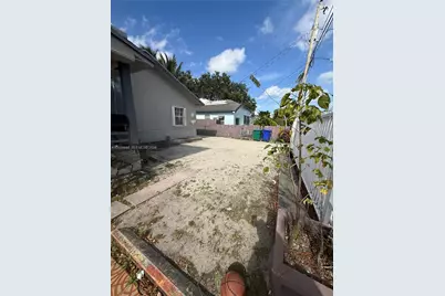 1143 NW 27th St, Miami, FL 33127 - Photo 2