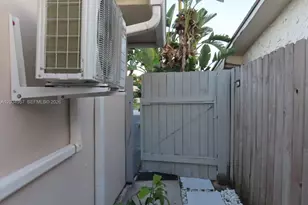 8571 NW 11th St, Pembroke Pines, FL 33024 - Photo 12