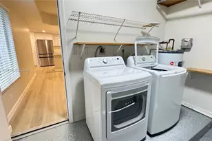 10210 SW 154th Pl, Miami, FL 33196 - Photo 12