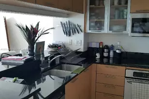 31 SE 5th St, Miami, FL 33131 - Photo 6