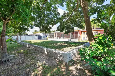 348 NE 118th St, Miami, FL 33161 - Photo 36