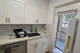 220 Kings Point Dr, Sunny Isles Beach, FL 33160 - Photo 10
