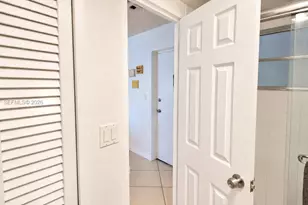 220 Kings Point Dr, Sunny Isles Beach, FL 33160 - Photo 16