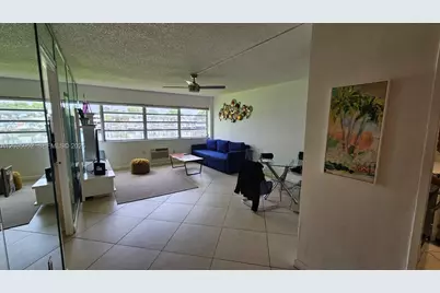 220 Kings Point Dr #105, Sunny Isles Beach, FL 33160 - Photo 2