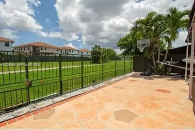 933 NW 106th Ave Cir, Miami, FL 33172 - Photo 14