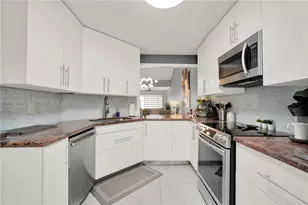 10044 SW 137th Pl, Miami, FL 33186 - Photo 14