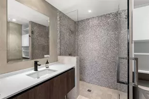68 SE 6th St, Miami, FL 33131 - Photo 28