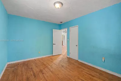 583 NW 47th St, Miami, FL 33127 - Photo 10