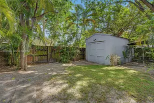 583 NW 47th St, Miami, FL 33127 - Photo 24