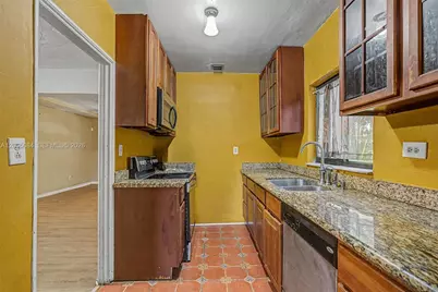 583 NW 47th St, Miami, FL 33127 - Photo 8