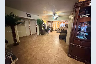 1068 NW 34th St, Miami, FL 33127 - Photo 14