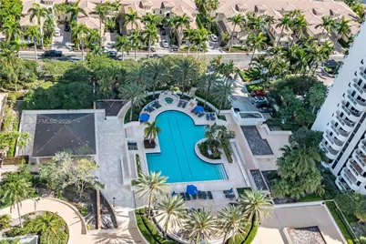 21205 Yacht Club Dr #204, Aventura, FL 33180 - Photo 10