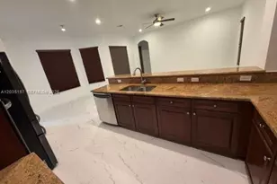 8711 NW 41st St, Cooper City, FL 33024 - Photo 10