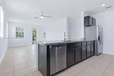 14776 SW 10th St #10501, Pembroke Pines, FL 33027 - Photo 8