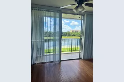 870 NW 87th Ave #302, Miami, FL 33172 - Photo 2