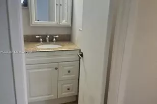 870 NW 87th Ave, Miami, FL 33172 - Photo 20