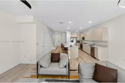 15841 NW 91st Ct, Miami Lakes, FL 33018 - Photo 14