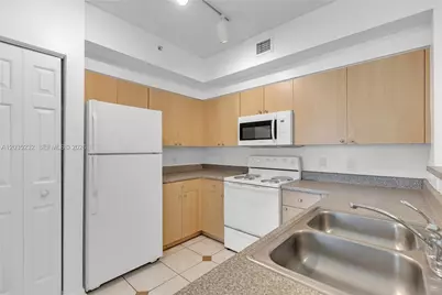 8000 N Nob Hill Rd #106, Tamarac, FL 33321 - Photo 6