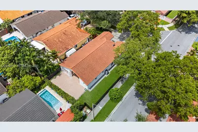 15153 NW 89th Pl, Miami Lakes, FL 33018 - Photo 6