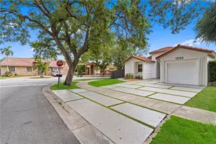 15153 NW 89th Pl, Miami Lakes, FL 33018 - Photo 2