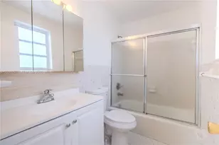 421 NE 1st St, Hallandale Beach, FL 33009 - Photo 22