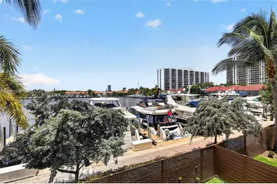 3750 Yacht Club Dr #TH5, Aventura, FL 33180 - Photo 32