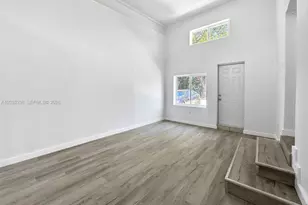10780 NE 2nd Ct, Miami, FL 33161 - Photo 2
