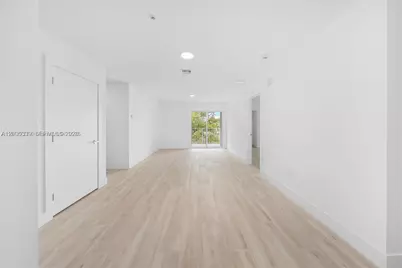 32 NW 14th Ave #4, Miami, FL 33125 - Photo 2