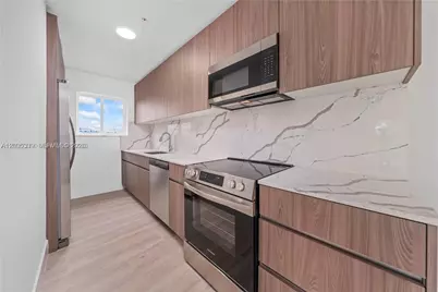 32 NW 14th Ave #4, Miami, FL 33125 - Photo 4