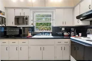 2916 12th Ave, Vero Beach, FL 32960 - Photo 2