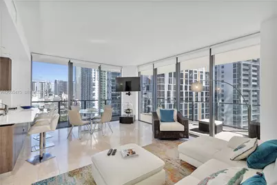 68 SE 6th St #1611, Miami, FL 33131 - Photo 2