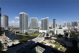 68 SE 6th St, Miami, FL 33131 - Photo 30
