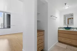 520 SE Brickell Key Dr, Miami, FL 33131 - Photo 4