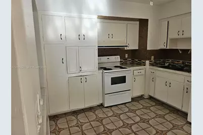 709 NE 4th Ct #6, Hallandale Beach, FL 33009 - Photo 10