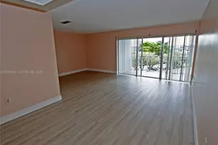 9351 Fontainebleau Blvd, Miami, FL 33172 - Photo 6