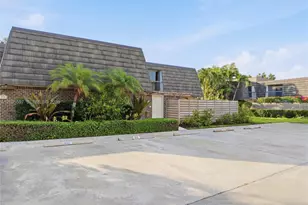 909 9th Terrace, Palm Beach Gardens, FL 33418 - Photo 2