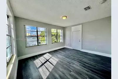 301 SW 10th Ave #1, Miami, FL 33130 - Photo 4