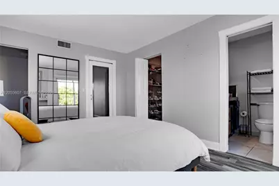 7925 Carlyle Ave #403, Miami Beach, FL 33141 - Photo 14