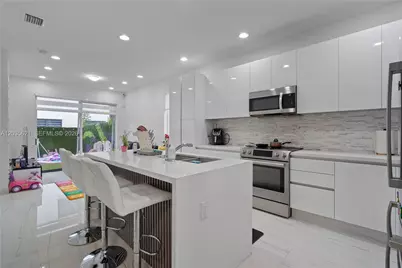 10294 NW 71st Ter, Doral, FL 33178 - Photo 8