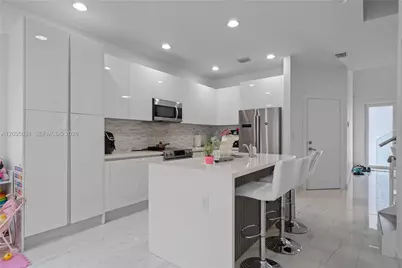 10294 NW 71st Ter, Doral, FL 33178 - Photo 4