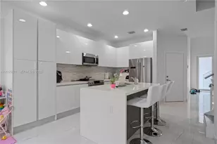 10294 NW 71st Terrace, Doral, FL 33178 - Photo 4