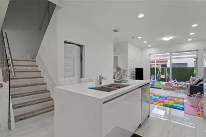 10294 NW 71st Ter, Doral, FL 33178 - Photo 6