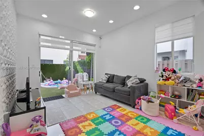 10294 NW 71st Ter, Doral, FL 33178 - Photo 2