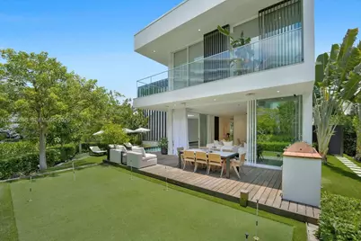 810 W 47 Ct, Miami Beach, FL 33140 - Photo 10
