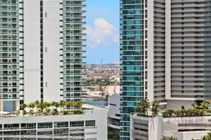 20 NE 11th St, Miami, FL 33132 - Photo 40