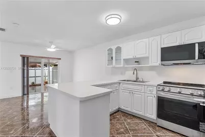 11432 NW 87th Pl #11432, Hialeah Gardens, FL 33018 - Photo 8