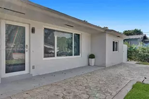 310 NE 162nd St, Miami, FL 33162 - Photo 1